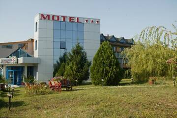 Фото Мотели Formula 1 Motel г. Бяла 1