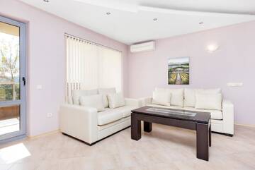 Фото номера Апартаменты с 2 спальнями и балконом Курортные отели Byala Panorama Resort г. Бяла 2
