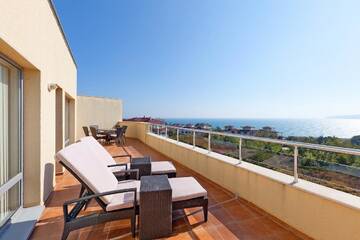 Фото номера Просторные апартаменты с 2 спальнями — Пентхаус Курортные отели Byala Panorama Resort г. Бяла 4